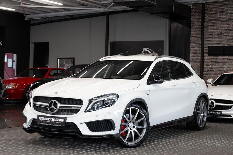 Weiß Gebraucht 2014 Mercedes GLA45 AMG AMG SUV | 28.990 € (Fairer Preis) - Bild 1/4