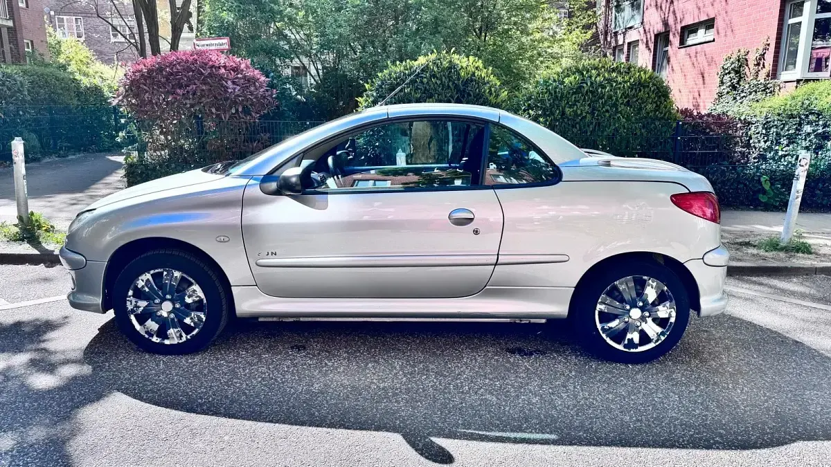 Gebraucht Peugeot 206 CC 96 PS (70 kW) 2005 Silber Cabrio