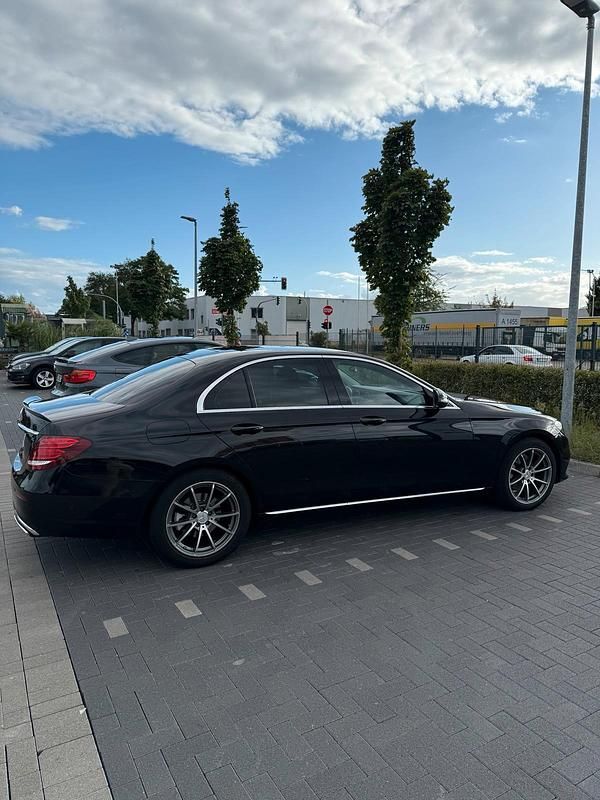 Gebraucht Mercedes E200 150 PS (110 kW) 2017 Schwarz Limousine