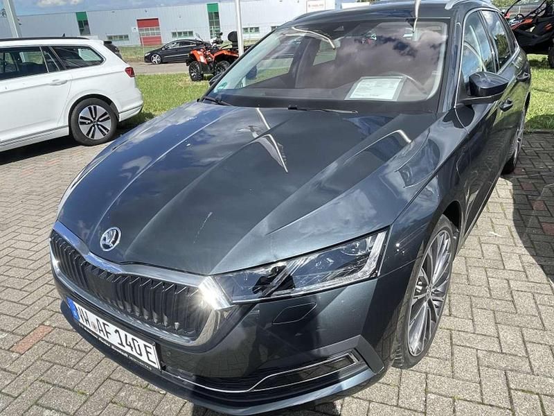 Quarzgrau metallic Gebraucht 2021 Skoda Octavia First Edition Kombi | 26.690 € (Teuer) - Bild 1/4