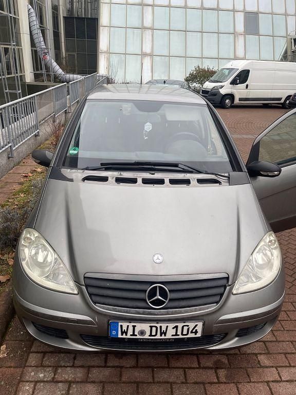 Grau Gebraucht 2004 Mercedes A170 Classic Van / Kleinbus | 1.850 € (Fairer Preis) - Bild 1/4