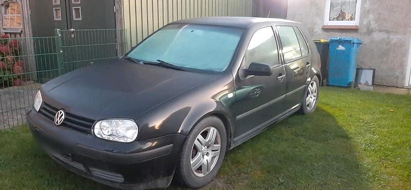 Blau Gebraucht 2025 VW Golf VIII Kleinwagen | 1.000 € - Bild 1/4