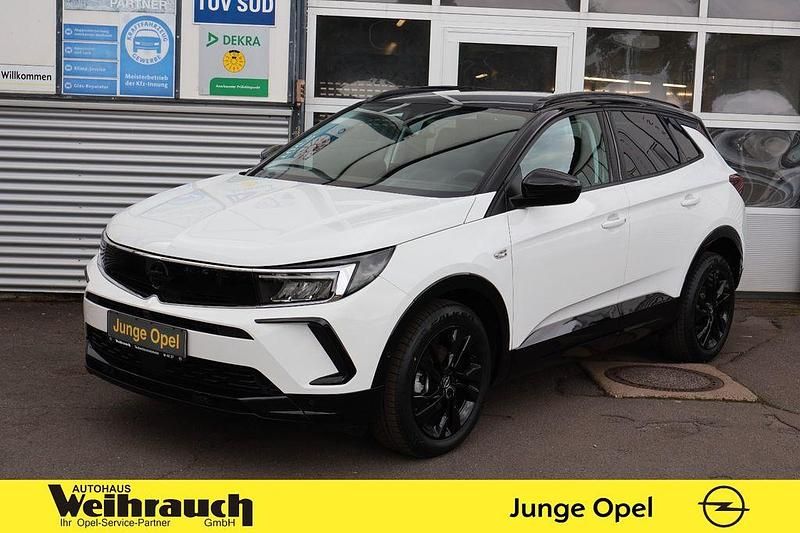 Jade weiss/schwarz Gebraucht 2024 Opel Grandland X SUV | 23.795 € (Superpreis) - Bild 1/4