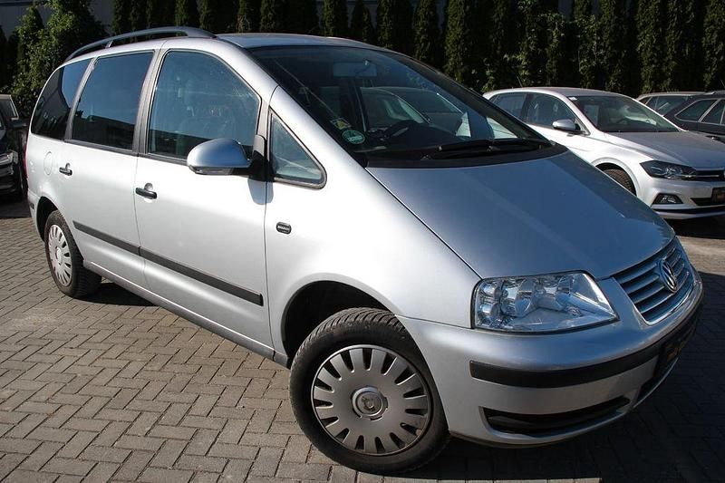 Silber Gebraucht 2006 VW Sharan Trendline Van / Kleinbus | 3.490 € (Fairer Preis) - Bild 1/4