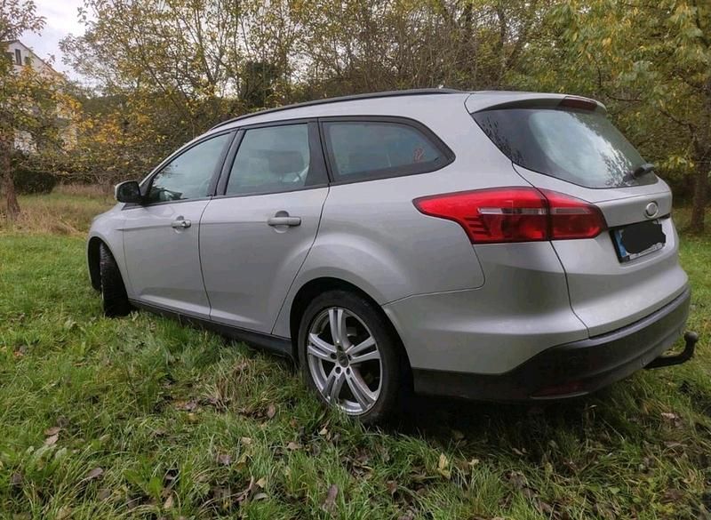 Gebraucht Ford Focus Business Edition 120 PS (88 kW) 2015 Silber Kombi
