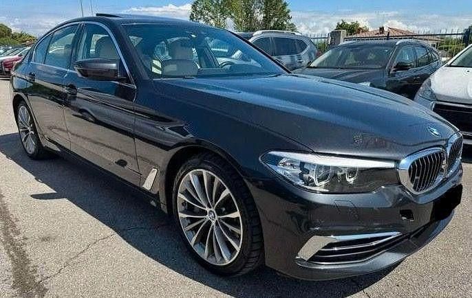 Grau Gebraucht 2020 BMW 540 Luxury Line Limousine | 28.631 € (Teuer) - Bild 1/4