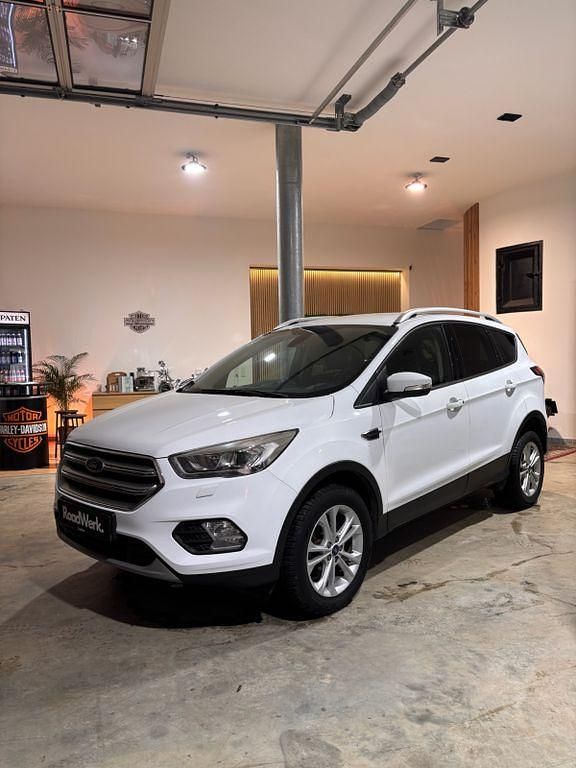 Weiß Gebraucht 2018 Ford Kuga Titanium SUV | 9.990 € (Guter Preis) - Bild 1/4