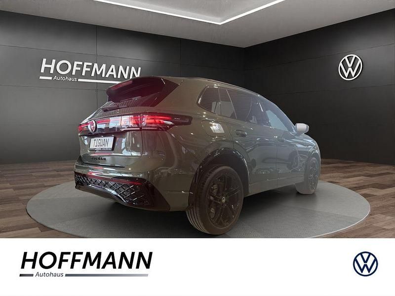 Neu VW Tiguan R-line 150 PS (110 kW) 2026 Grün SUV