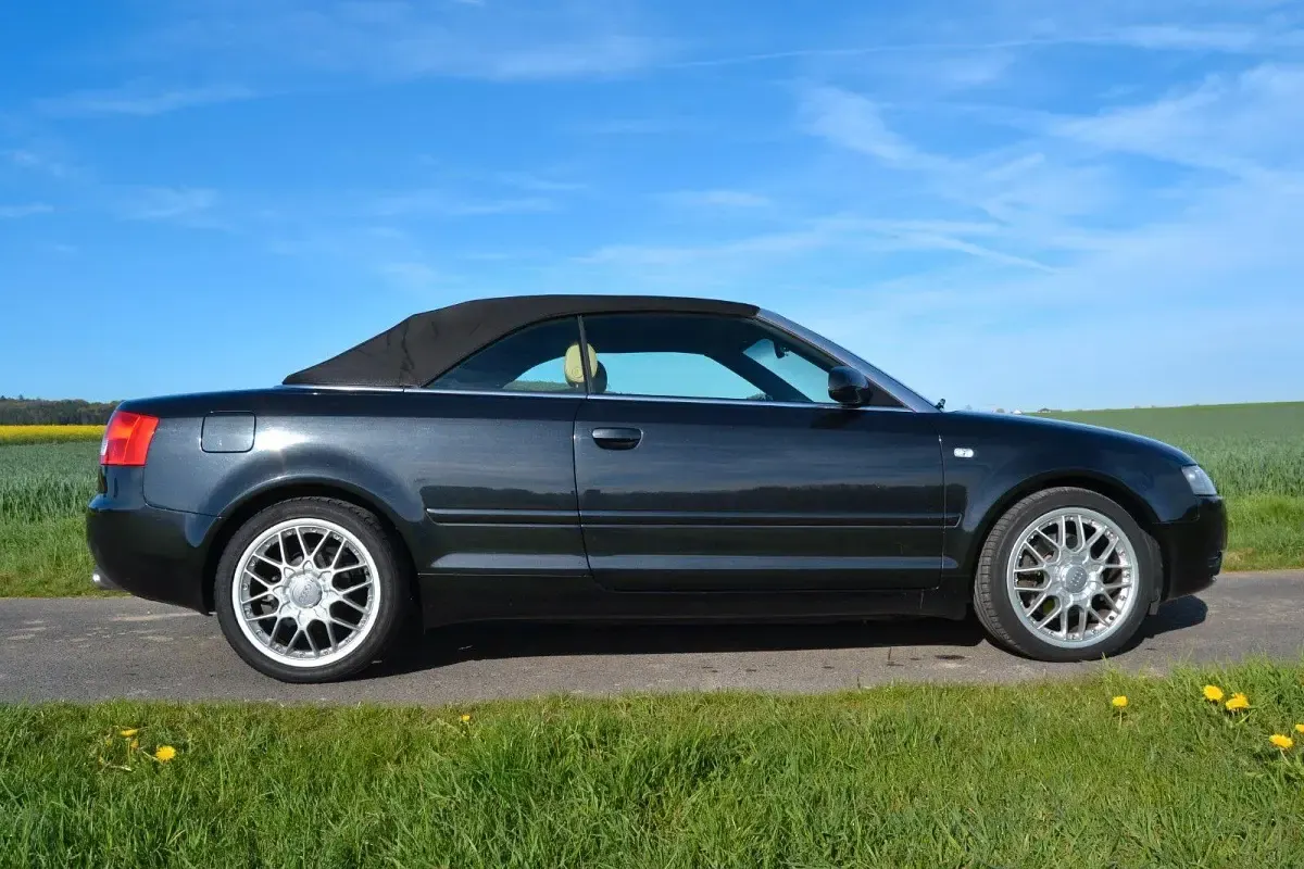 Second-hand Audi Cabriolet 220 CP (161 kW) 2004 Negru Cabrio