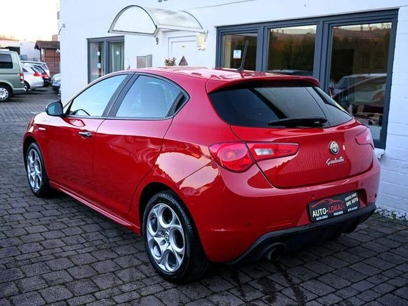 Gebraucht Alfa Romeo Giulietta Sprint 150 PS (110 kW) 2015 Rot Kleinwagen