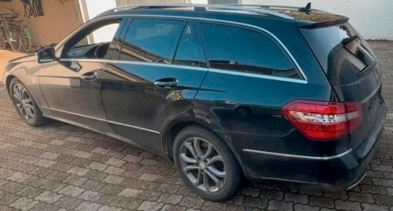 Gebraucht Mercedes E220 170 PS (125 kW) 2013 Schwarz Kombi