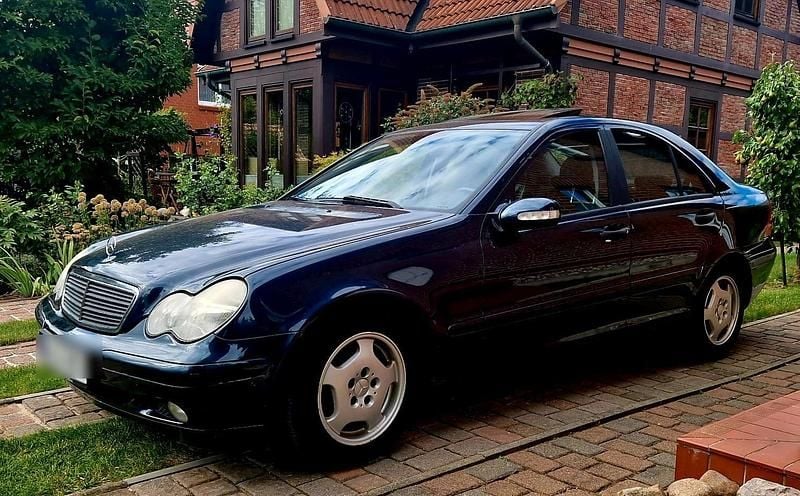 Blau Gebraucht 2004 Mercedes C200 Limousine | 850 € (Superpreis) - Bild 1/4