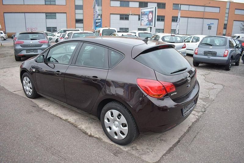 Gebraucht Opel Astra Design Edition 116 PS (85 kW) 2011 Braun Limousine