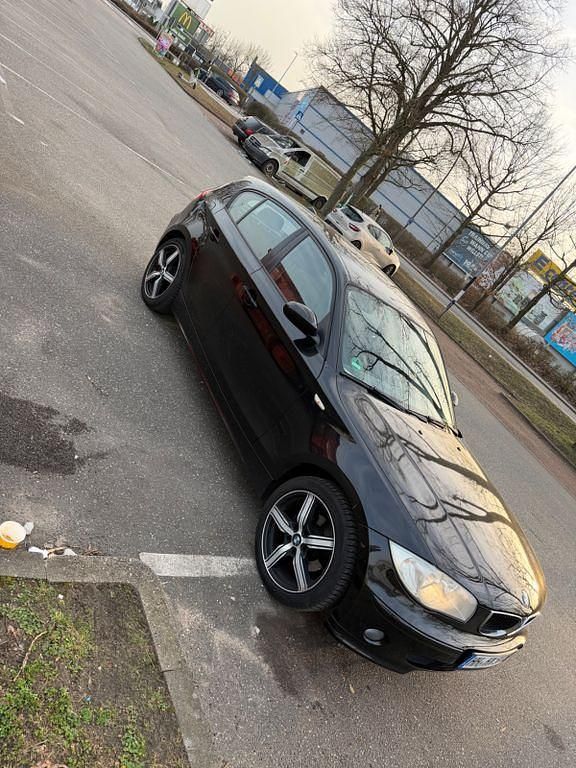 Gebraucht BMW 116 122 PS (89 kW) 2007 Schwarz Kleinwagen