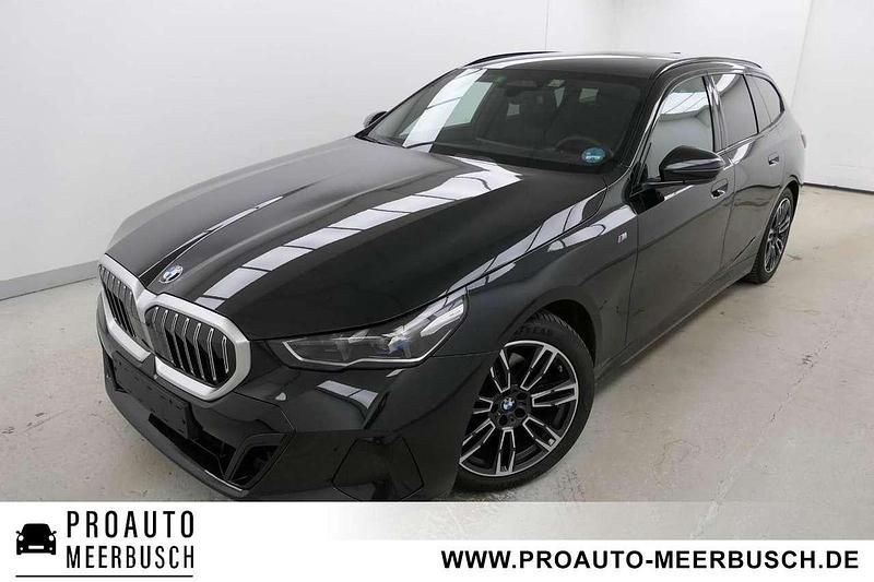 Black sapphire Gebraucht 2024 BMW 520 M Sport Kombi | 49.999 € (Guter Preis) - Bild 1/4