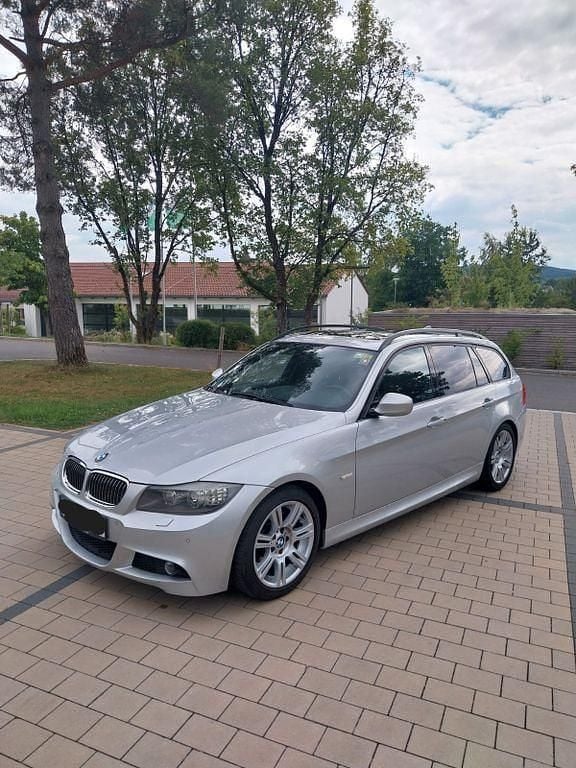 Silber Gebraucht 2009 BMW 330 Performance Kombi | 8.990 € (Guter Preis) - Bild 1/4