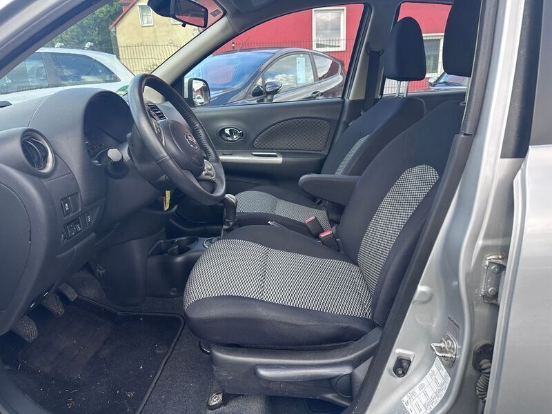 Gebraucht Nissan Micra 80 PS (58 kW) 2016 Silber Kleinwagen