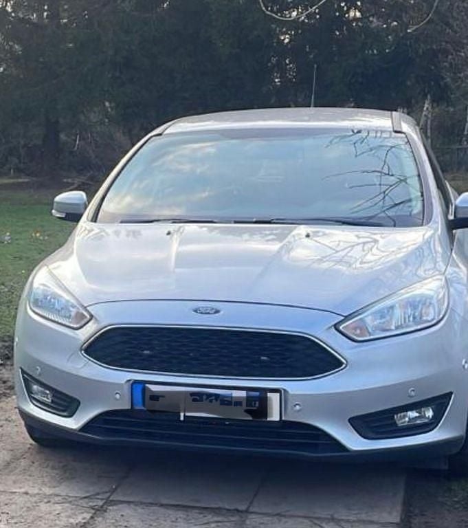 Silber Gebraucht 2017 Ford Focus Business Edition Limousine | 9.400 € (Fairer Preis) - Bild 1/4