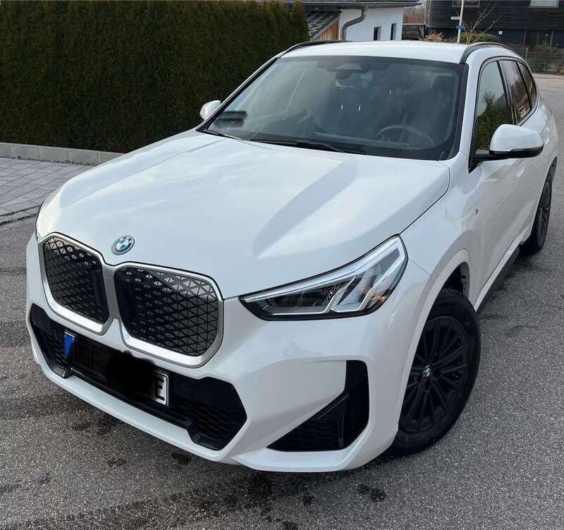 Weiß Gebraucht 2024 BMW iX1 M Sport SUV | 38.500 € (Superpreis) - Bild 1/4