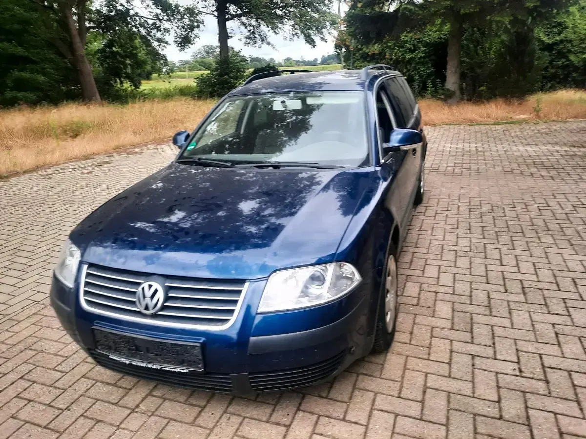 Gebraucht VW Passat 131 PS (96 kW) 2005 Blau Kombi