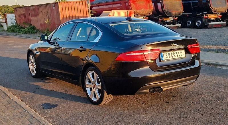 Gebraucht Jaguar XE 179 PS (131 kW) 2016 Schwarz Limousine