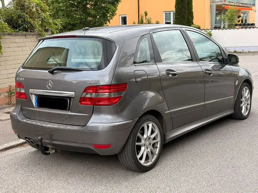 Gebraucht Mercedes B200 193 PS (141 kW) 2010 Grau Van / Kleinbus