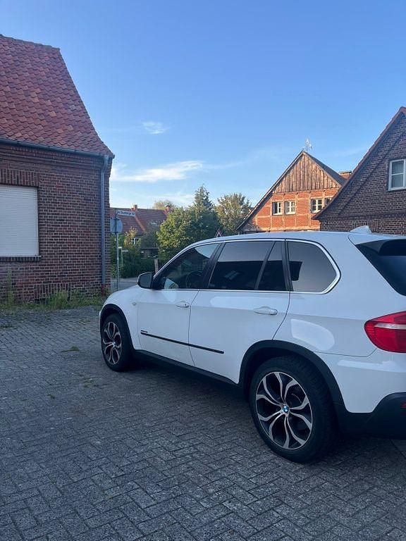 Weiß Gebraucht 2010 BMW X5 Sport Line SUV | 8.499 € (Superpreis) - Bild 1/4