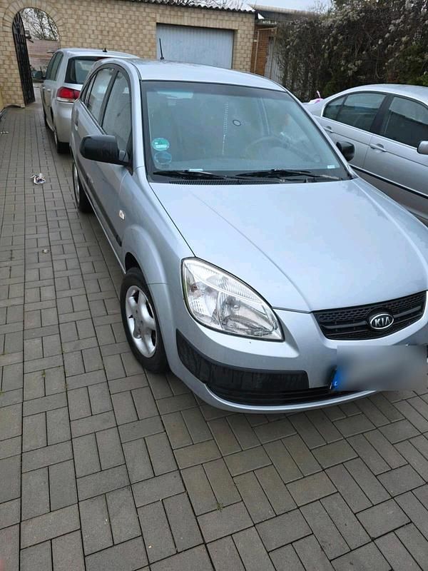 Silber Gebraucht 2006 Kia Rio Kleinwagen | 2.500 € (Fairer Preis) - Bild 1/4