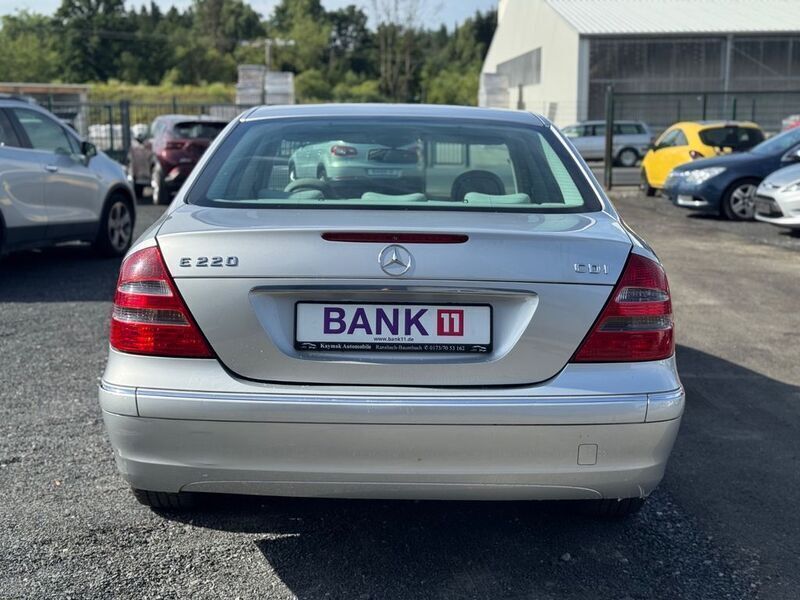Gebraucht Mercedes E220 150 PS (110 kW) 2004 Silber Limousine