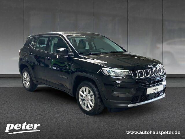 Gebraucht Jeep Compass Altitude 131 PS (96 kW) 2024 Solid black SUV