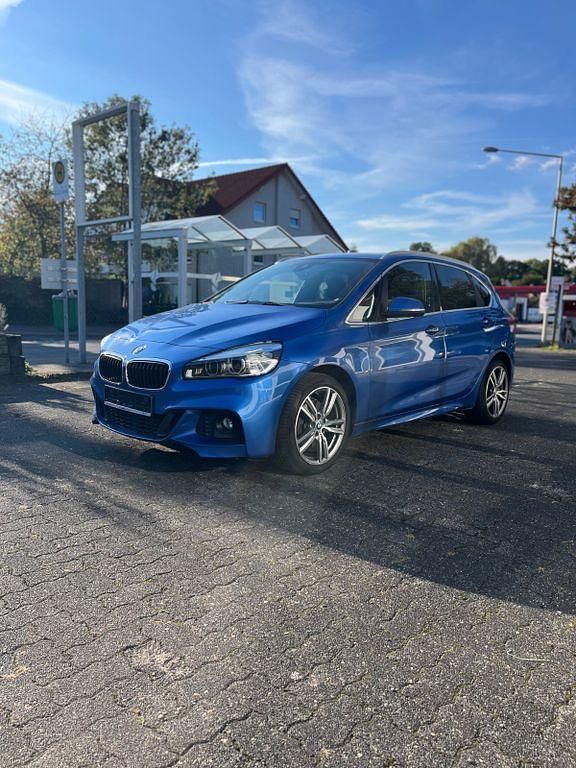 Blau Gebraucht 2015 BMW 220 Active Tourer Sport Line Van / Kleinbus | 12.490 € (Etwas zu teuer) - Bild 1/4