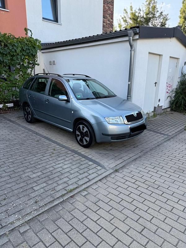 Grau Gebraucht 2004 Skoda Fabia Kombi | 2.799 € (Teuer) - Bild 1/4
