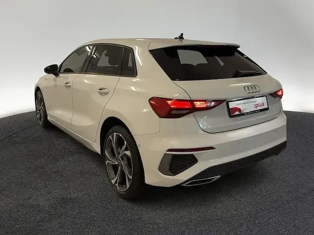 Gebraucht Audi A3 Sportback e-tron S-Line 204 PS (150 kW) 2022 Gletscherweiß metallic Kleinwagen