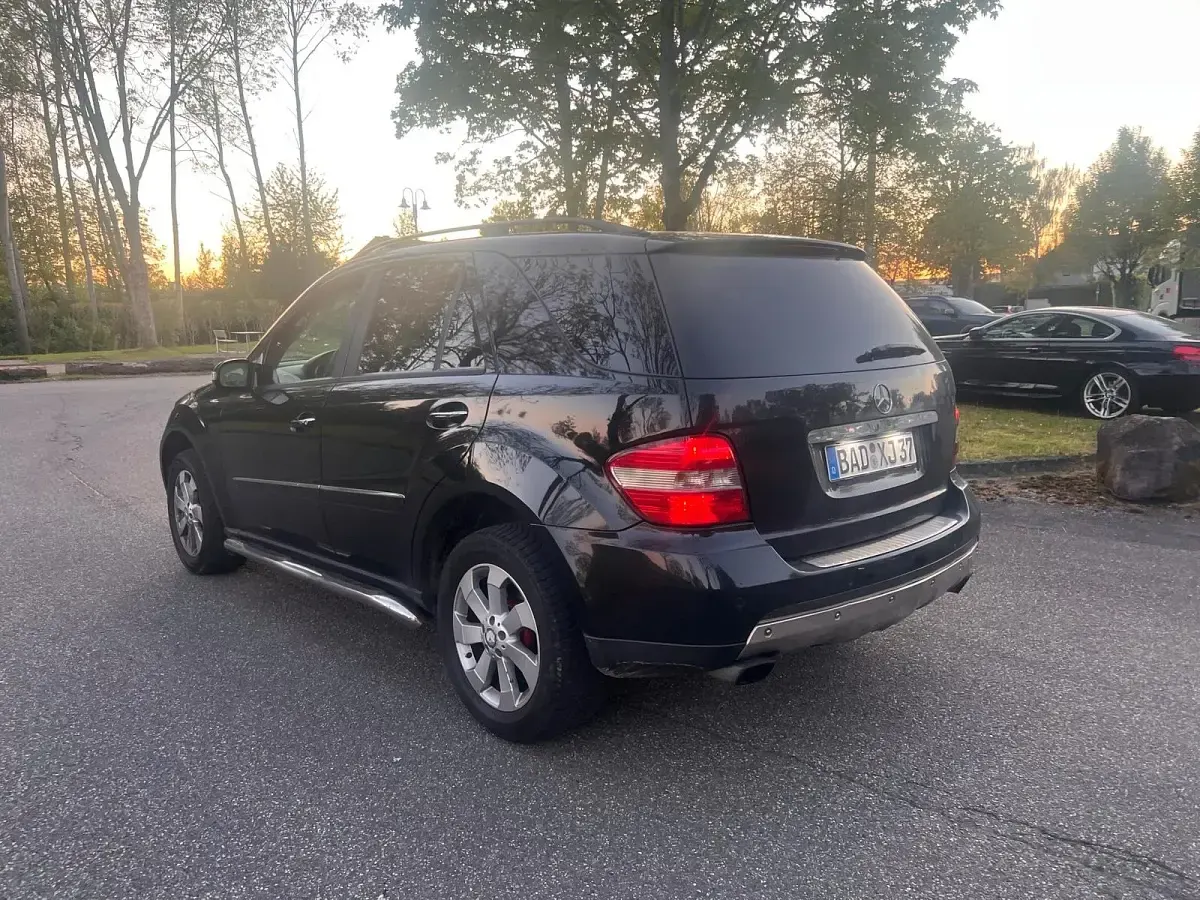 Gebraucht Mercedes ML320 224 PS (164 kW) 2005 Schwarz SUV