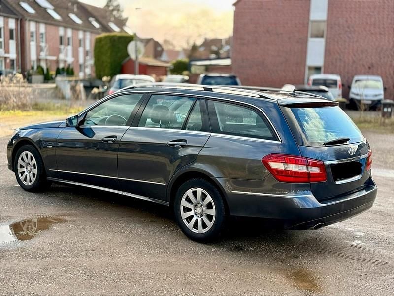 Gebraucht Mercedes E200 Elegance 184 PS (135 kW) 2010 Grau Kombi