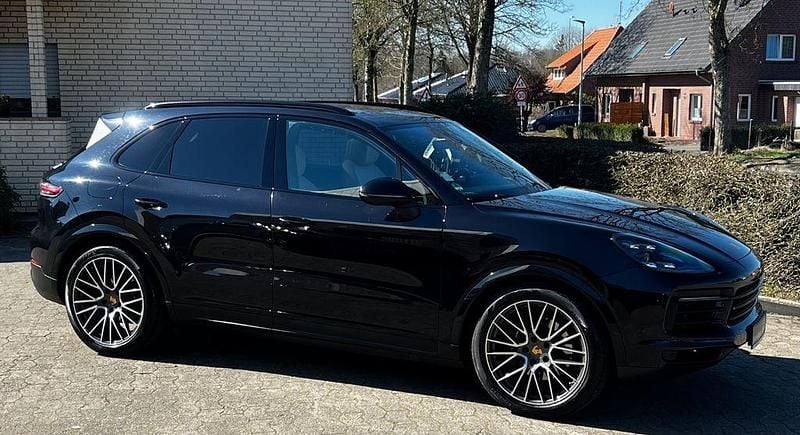 Schwarz Gebraucht 2018 Porsche Cayenne SUV | 43.799 € (Superpreis) - Bild 1/4