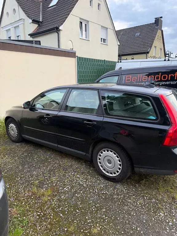 Usado Volvo V50 114 CV (83 kW) 2011 Negro Familiar