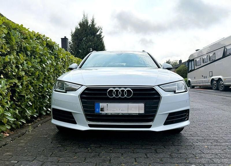 Weiß Gebraucht 2018 Audi A4 Ambiente Kombi | 16.199 € (Guter Preis) - Bild 1/4