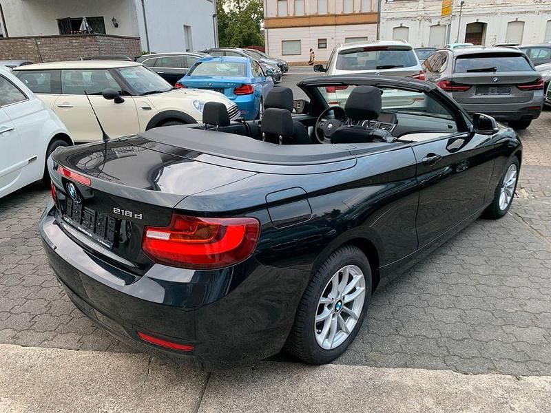 Saphirschwarz (metallic) Gebraucht 2015 BMW 218 Cabrio | 15.690 € (Etwas zu teuer) - Bild 1/4