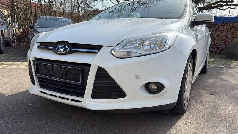 Gebraucht Ford Focus 105 PS (77 kW) 2014 Weiß Kombi
