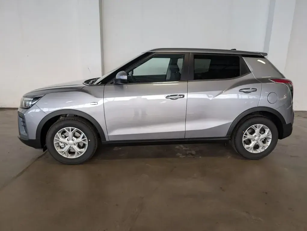 Neu KGM Tivoli 163 PS (119 kW) 2026 Grau SUV