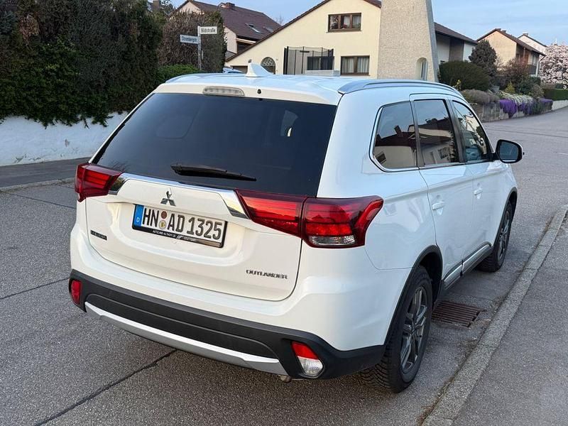 Gebraucht Mitsubishi Outlander Plus 150 PS (110 kW) 2017 Weiß SUV