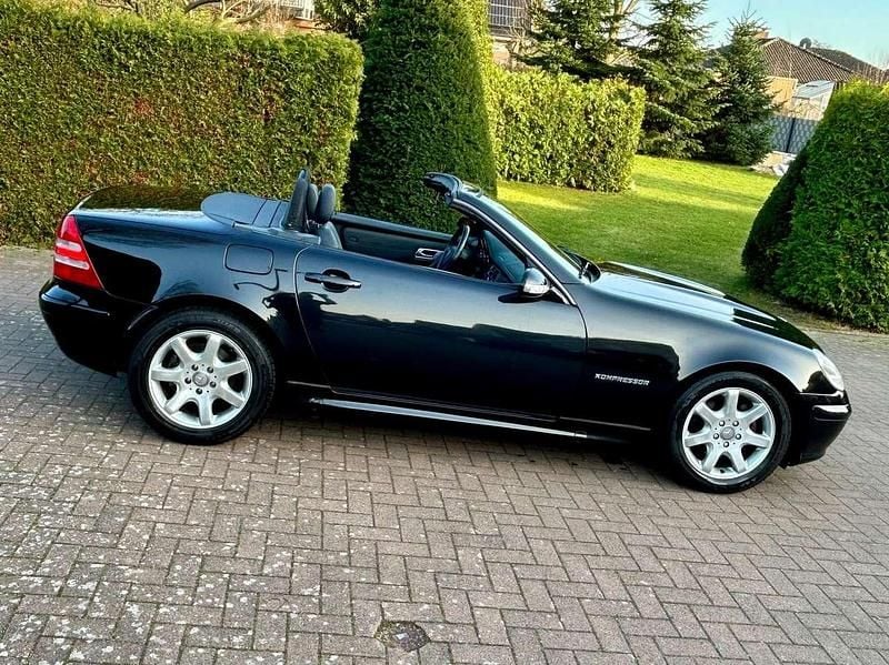 Second-hand Mercedes SLK200 163 CP (119 kW) 2004 Negru Cabrio