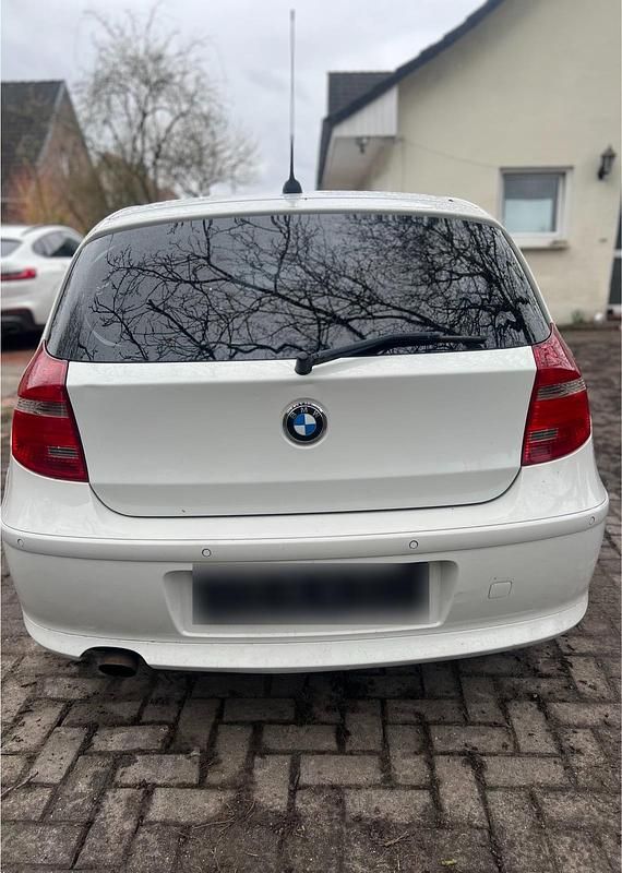 Gebraucht BMW 118 129 PS (94 kW) 2007 Weiß Kleinwagen