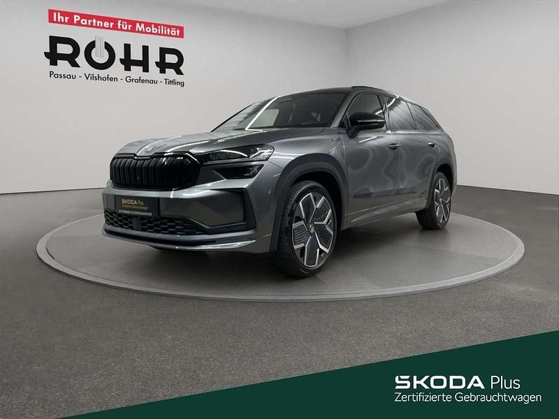 Graphitegrau metallic Gebraucht 2025 Skoda Kodiaq SportLine SUV | 53.870 € (Etwas zu teuer) - Bild 1/4