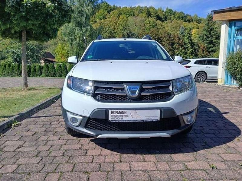 Weiß Gebraucht 2014 Dacia Sandero Prestige Kleinwagen | 4.450 € (Etwas zu teuer) - Bild 1/4