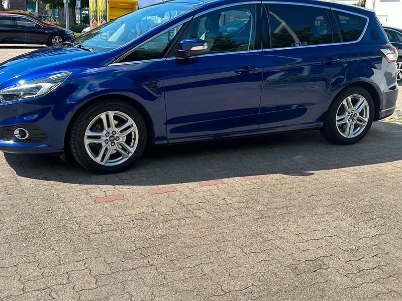 Blau Gebraucht 2016 Ford S-MAX S Van / Kleinbus | 14.800 € (Fairer Preis) - Bild 1/4