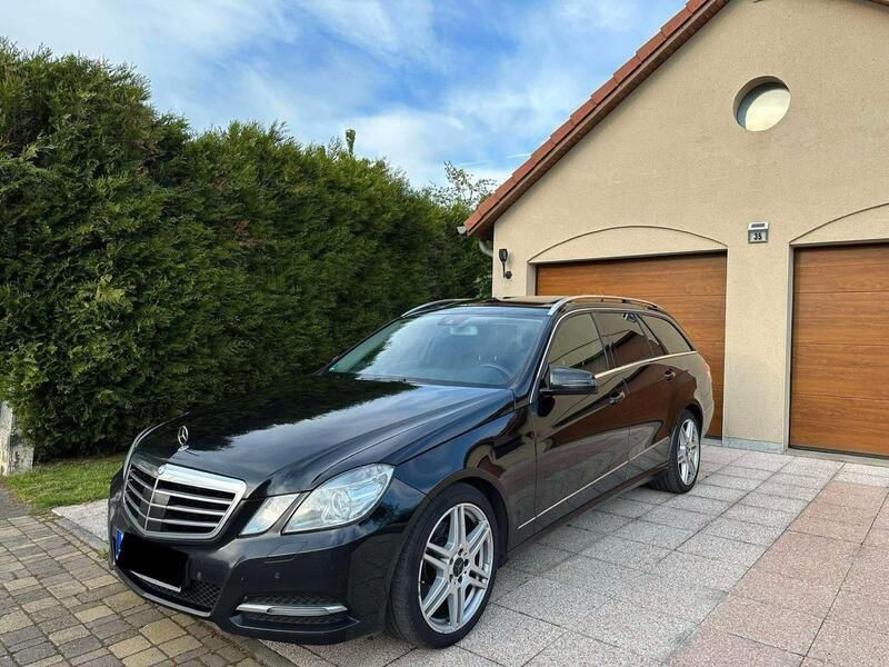 Schwarz Gebraucht 2013 Mercedes E350 Avantgarde Kombi | 13.450 € - Bild 1/4