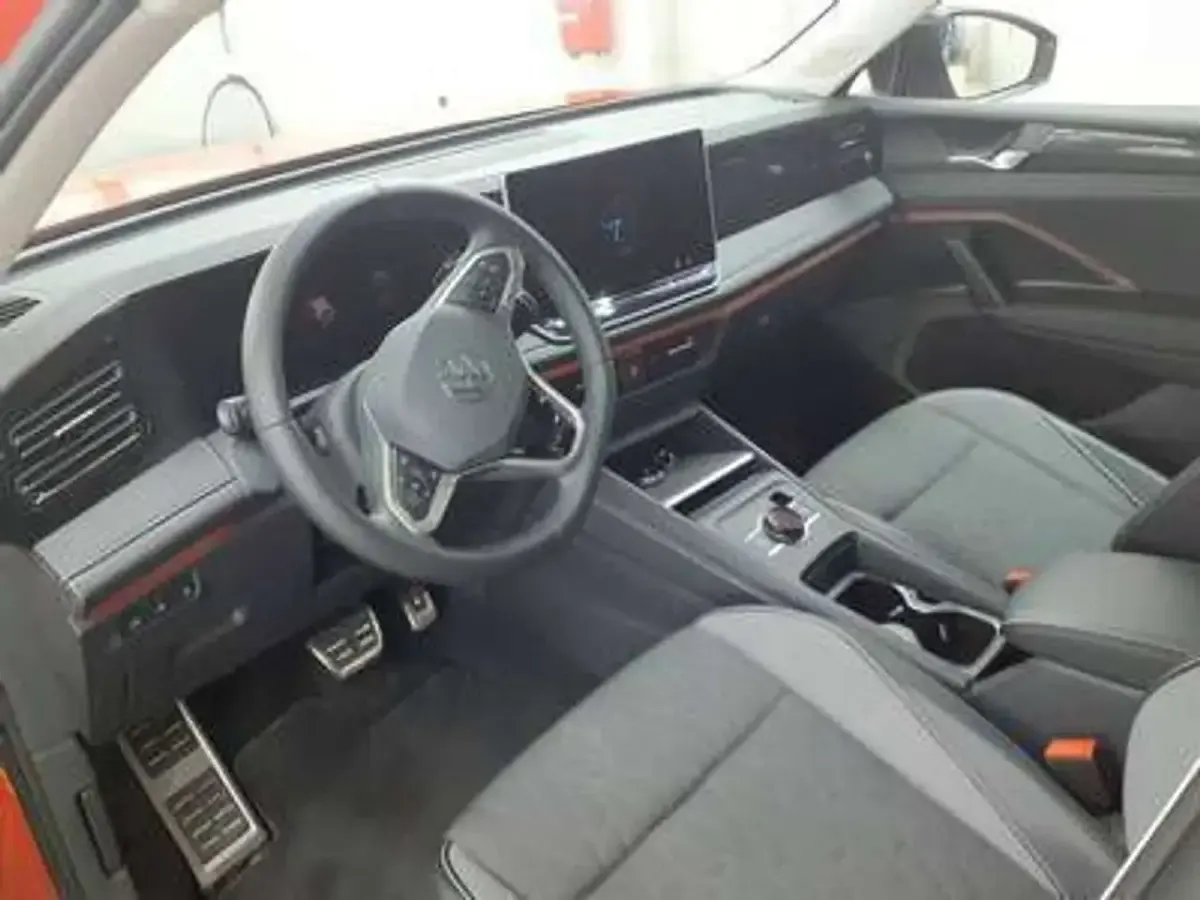 Second-hand VW Tiguan Goal 131 CP (96 kW) 2025 Roșu SUV