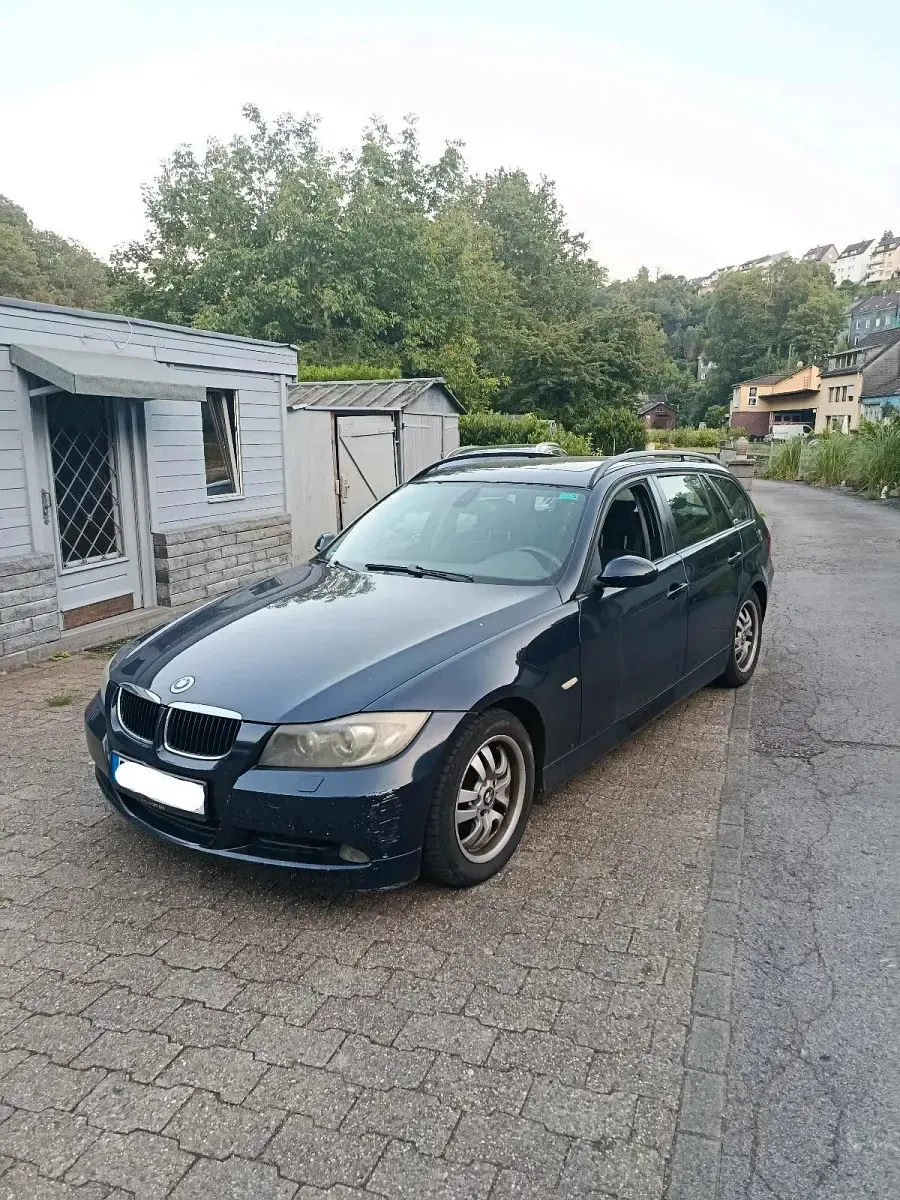Gebraucht BMW 320 163 PS (119 kW) 2006 Blau Kombi
